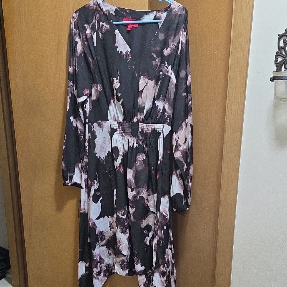 Jennifer Lopez Pink and White V-Neck Maxi Dress with Bishop Sleeves